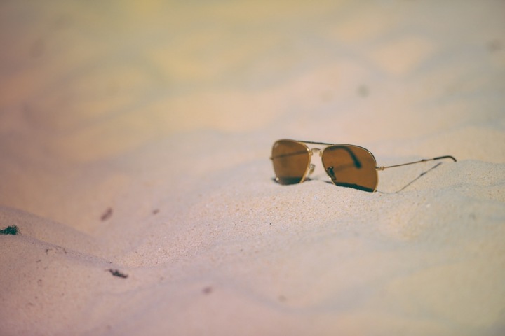 beach-holiday-sunglasses-vacation-large